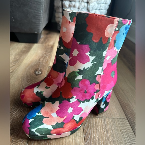 NEW floral Corkys bootie heels - Picture 6 of 10